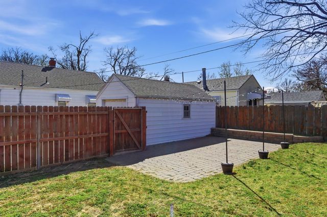 2802 W Douglas Ave, Wichita, KS 67203