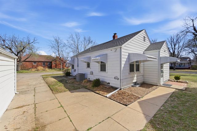 2802 W Douglas Ave, Wichita, KS 67203