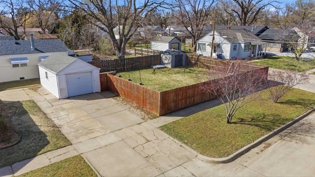 2802 W Douglas Ave, Wichita, KS 67203