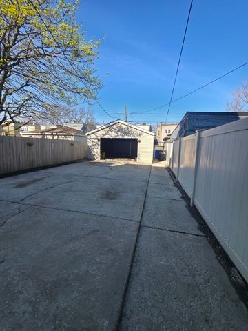 1748 N Keystone Avenue, Chicago, IL 60639