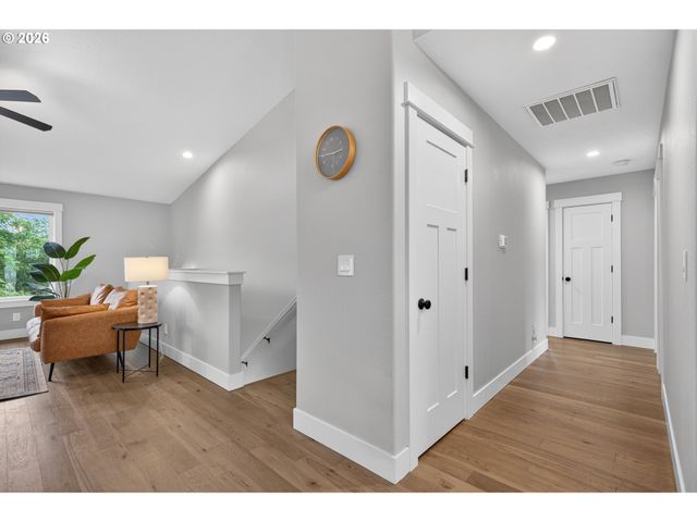 184 Nw BROOKSIDE St, Mc Minnville, OR 97128