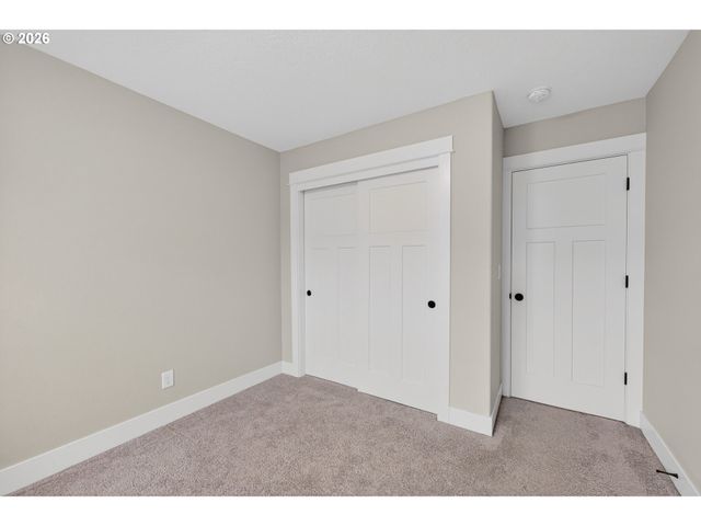 184 Nw BROOKSIDE St, Mc Minnville, OR 97128