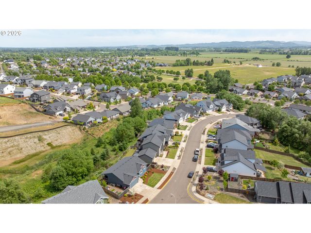 184 Nw BROOKSIDE St, Mc Minnville, OR 97128