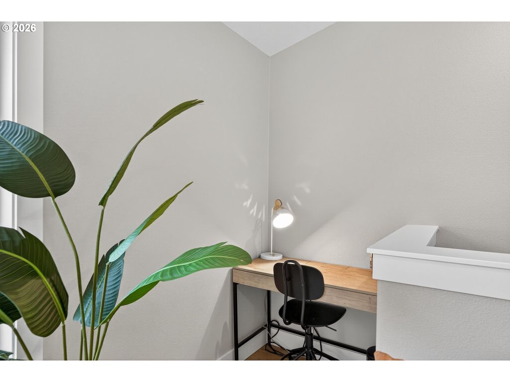 Image 10 of property listing at 184 Nw BROOKSIDE St, Mc Minnville, OR 97128
