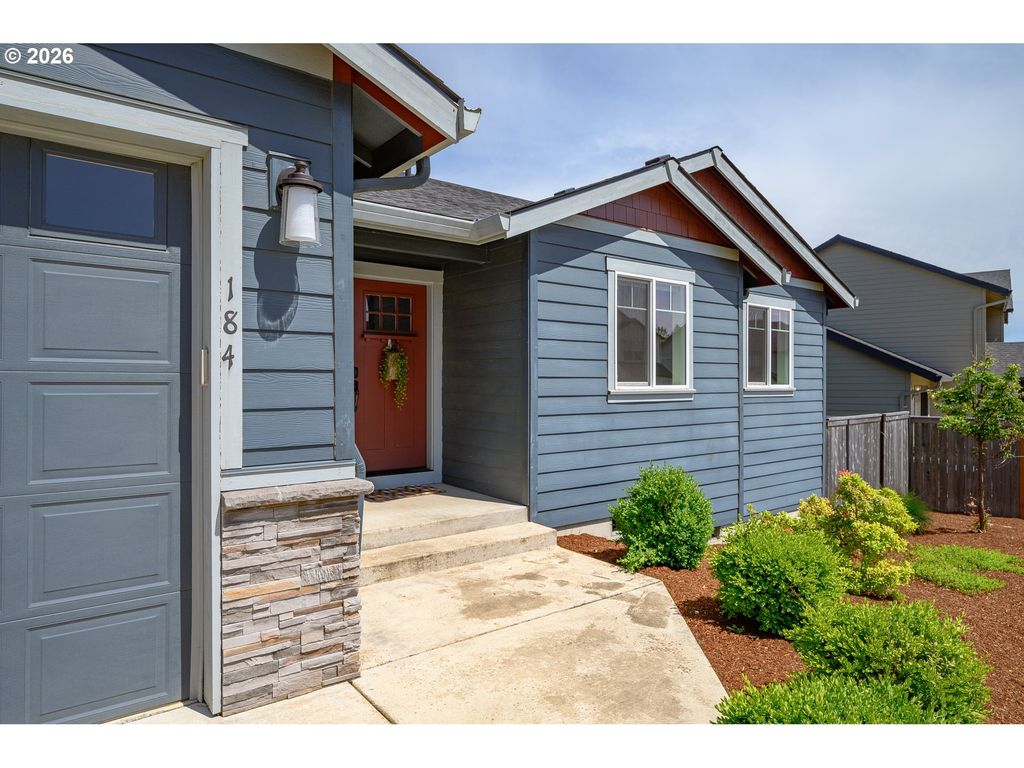 Image 5 of property listing at 184 Nw BROOKSIDE St, Mc Minnville, OR 97128