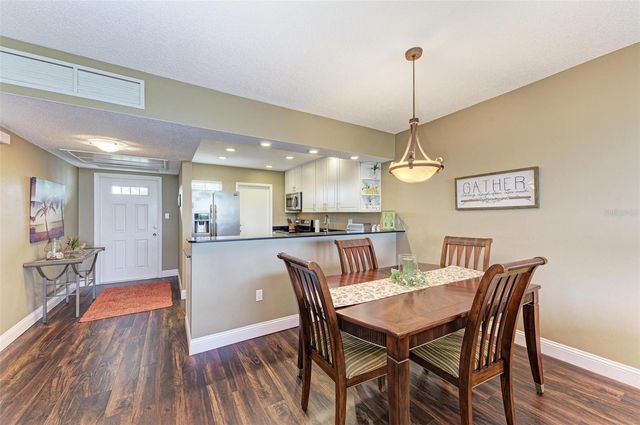 7461 W COUNTRY CLUB DRIVE N 409, Sarasota, FL 34243