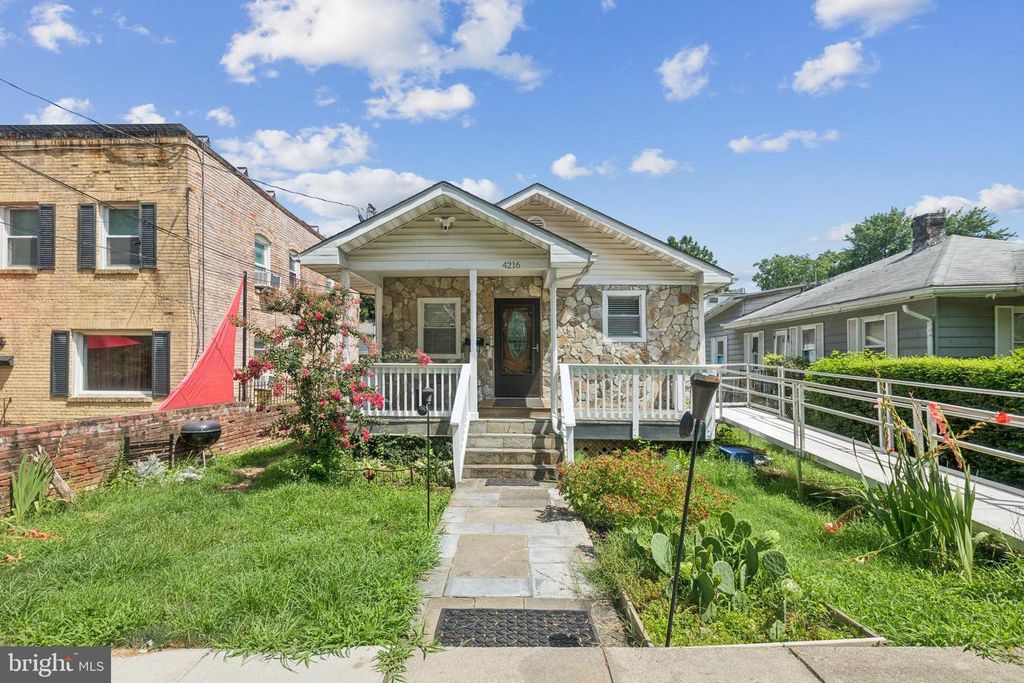 4216 CLAY STREET, Washington, DC 20019