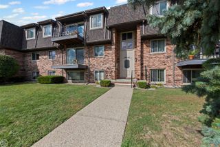 406 Riviera Drive, Saint Clair Shores, MI 48080