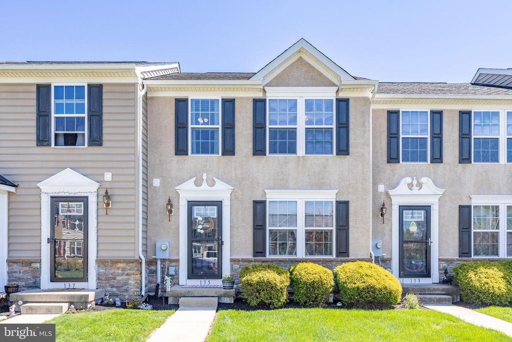 135 SANDPIPER CT, Gilbertsville, PA 19525