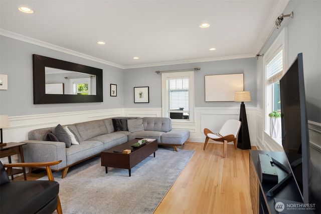 43 W Etruria, Seattle, WA 98119