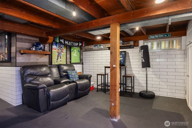 43 W Etruria, Seattle, WA 98119