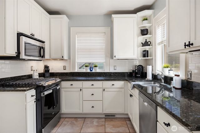43 W Etruria, Seattle, WA 98119