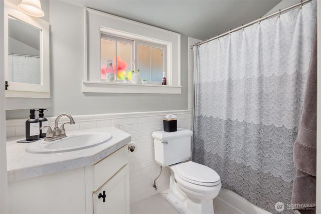 43 W Etruria, Seattle, WA 98119