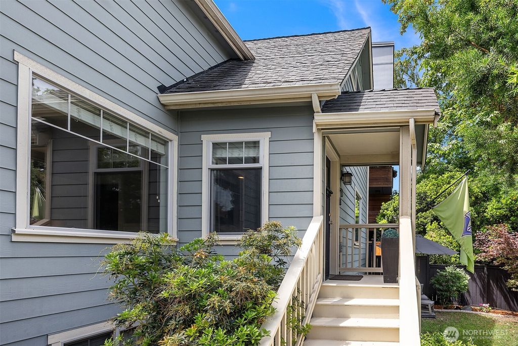 43 W Etruria, Seattle, WA 98119