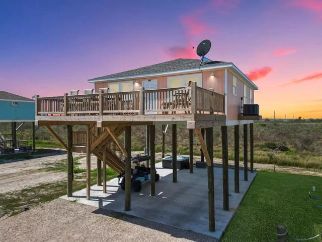 1103 Waco, Gilchrist, TX 77617