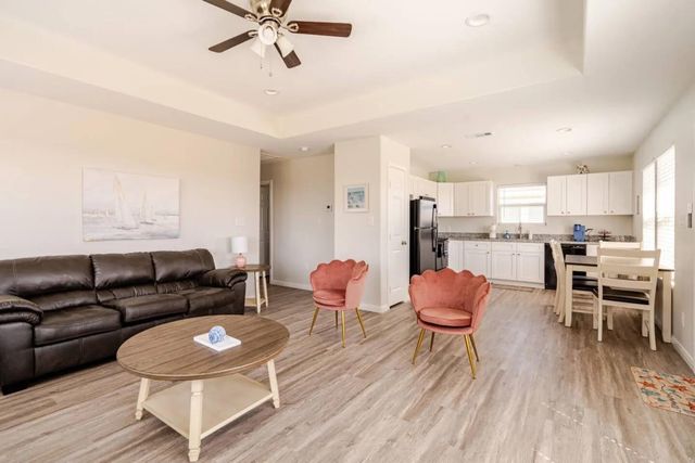 1103 Waco, Gilchrist, TX 77617