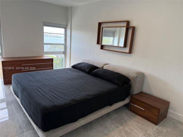 880 NE 69th St 5Q, Miami, FL 33138