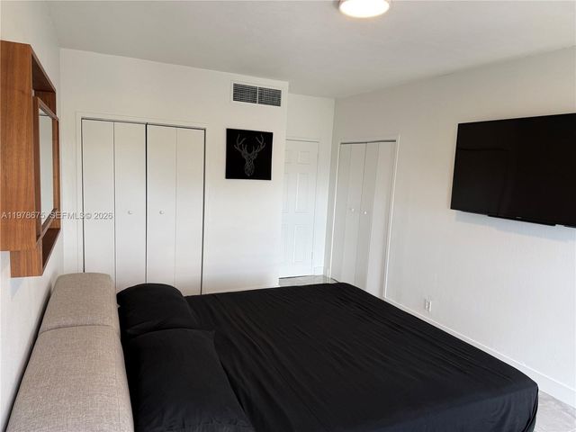 880 NE 69th St 5Q, Miami, FL 33138