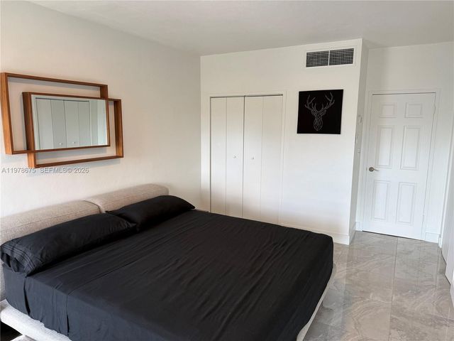 880 NE 69th St 5Q, Miami, FL 33138