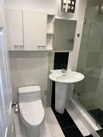 880 NE 69th St 5Q, Miami, FL 33138