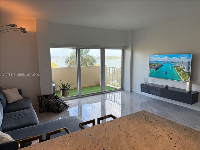 880 NE 69th St 5Q, Miami, FL 33138