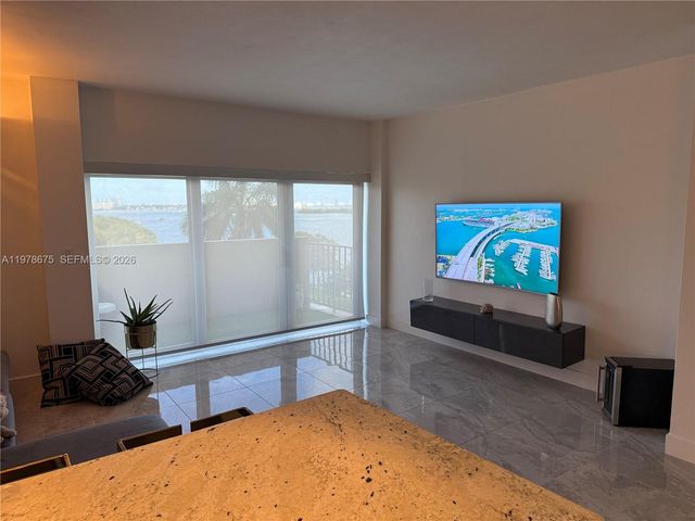 880 NE 69th St 5Q, Miami, FL 33138