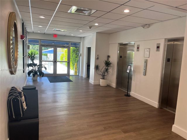 880 NE 69th St 5Q, Miami, FL 33138