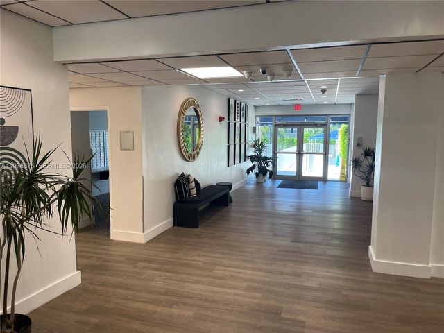 880 NE 69th St 5Q, Miami, FL 33138