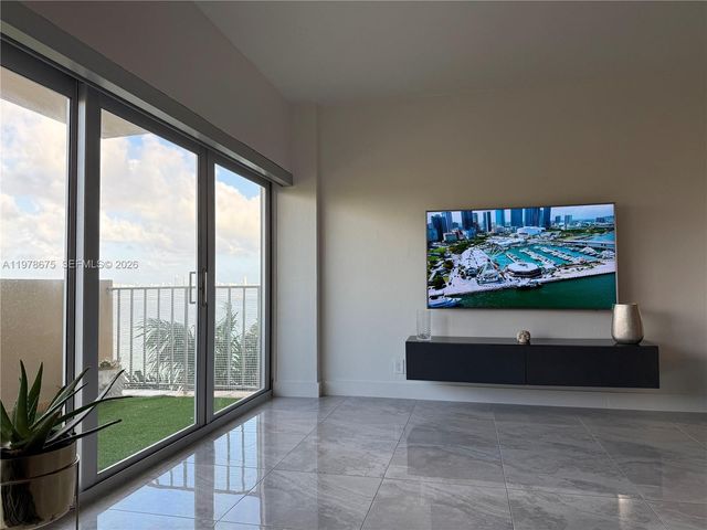 880 NE 69th St 5Q, Miami, FL 33138