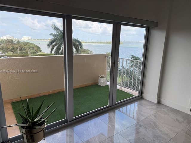 880 NE 69th St 5Q, Miami, FL 33138