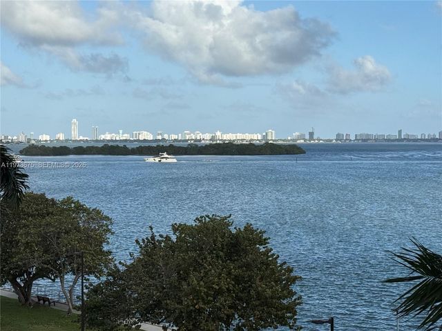 880 NE 69th St 5Q, Miami, FL 33138