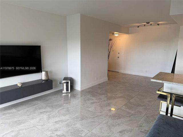 880 NE 69th St 5Q, Miami, FL 33138