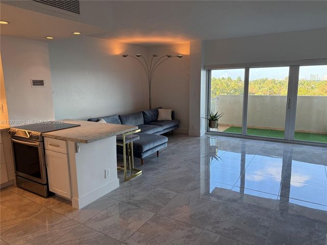 880 NE 69th St 5Q, Miami, FL 33138