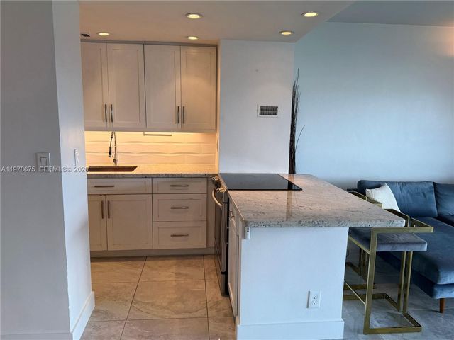 880 NE 69th St 5Q, Miami, FL 33138