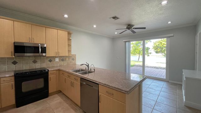 4857 VICTORIA Circle, West Palm Beach, FL 33409