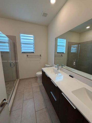 15816 NW 91st Avenue, Miami Lakes, FL 33018