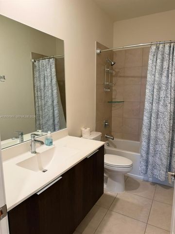 15816 NW 91st Avenue, Miami Lakes, FL 33018