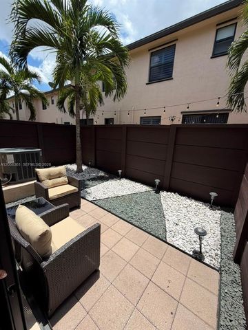 15816 NW 91st Avenue, Miami Lakes, FL 33018