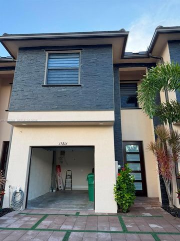15816 NW 91st Avenue, Miami Lakes, FL 33018