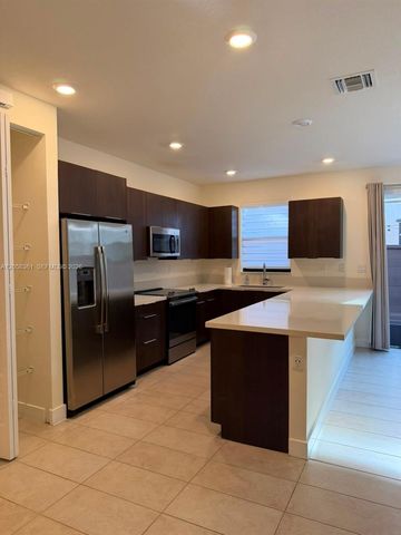 15816 NW 91st Avenue, Miami Lakes, FL 33018