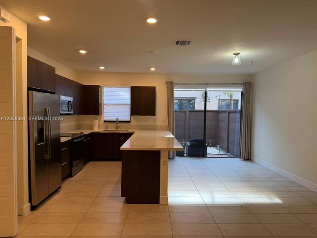 15816 NW 91st Avenue, Miami Lakes, FL 33018