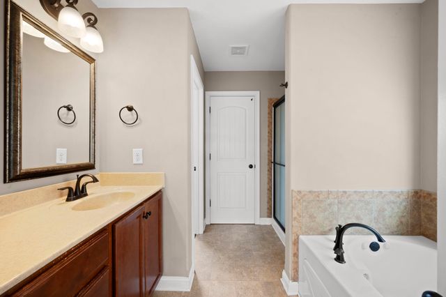 3738 Gray Fox Dr, Clarksville, TN 37040