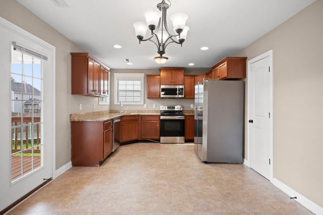 3738 Gray Fox Dr, Clarksville, TN 37040