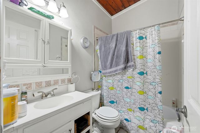 4207 225th Street SW, Mountlake Terrace, WA 98043