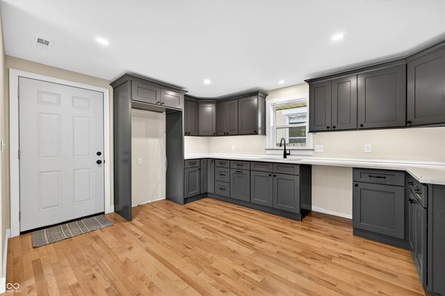 605 8th, Columbus, IN 47201