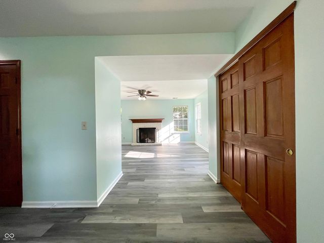 6389 Hillview Circle, Fishers, IN 46038