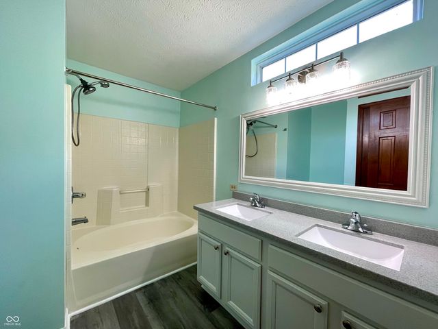 6389 Hillview Circle, Fishers, IN 46038