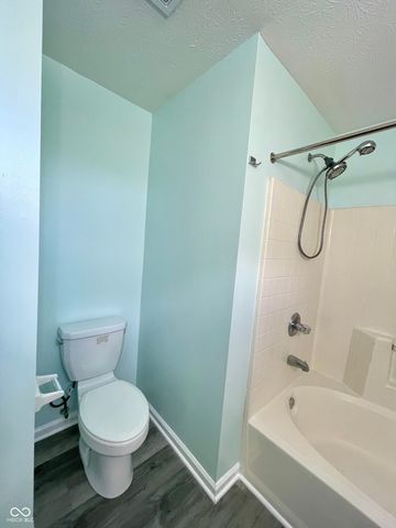 6389 Hillview Circle, Fishers, IN 46038