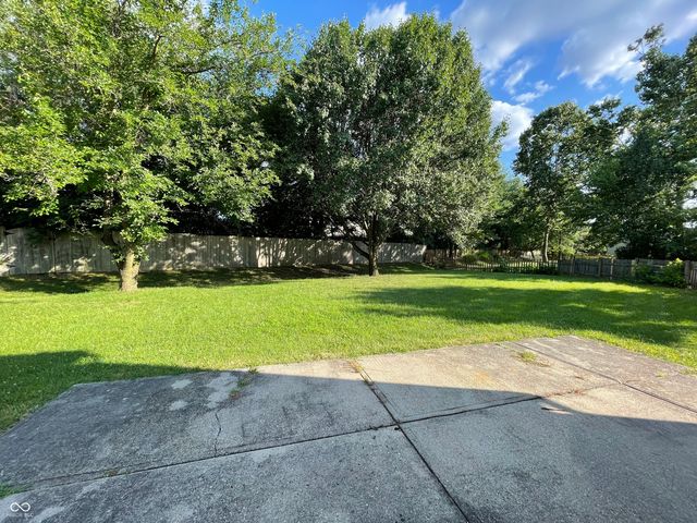 6389 Hillview Circle, Fishers, IN 46038