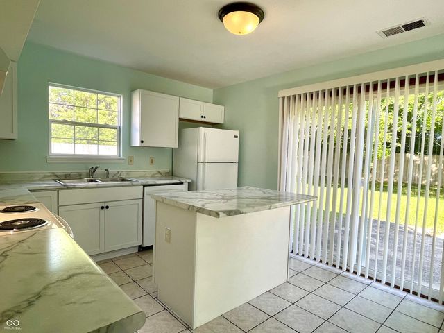 6389 Hillview Circle, Fishers, IN 46038